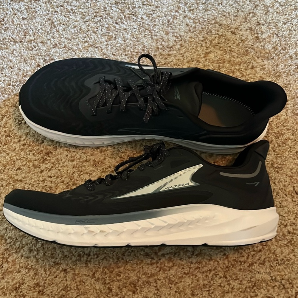Men Brooks running shoes. Size 13